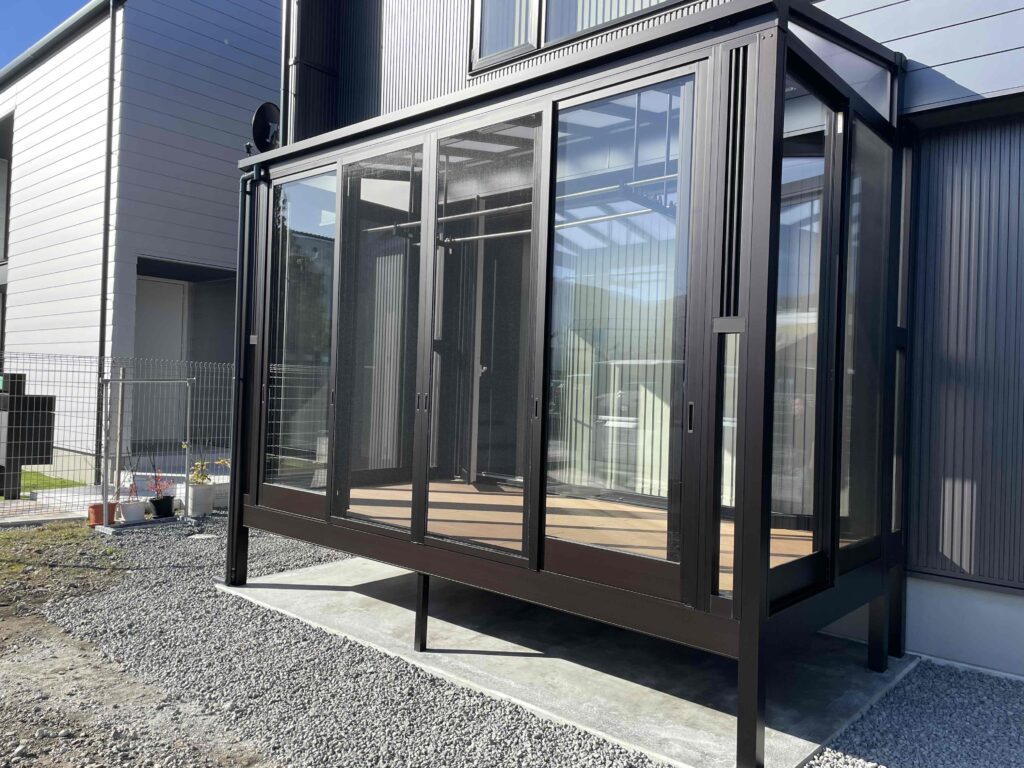 住宅に美しくマッチするサンルーム工事｜諏訪市